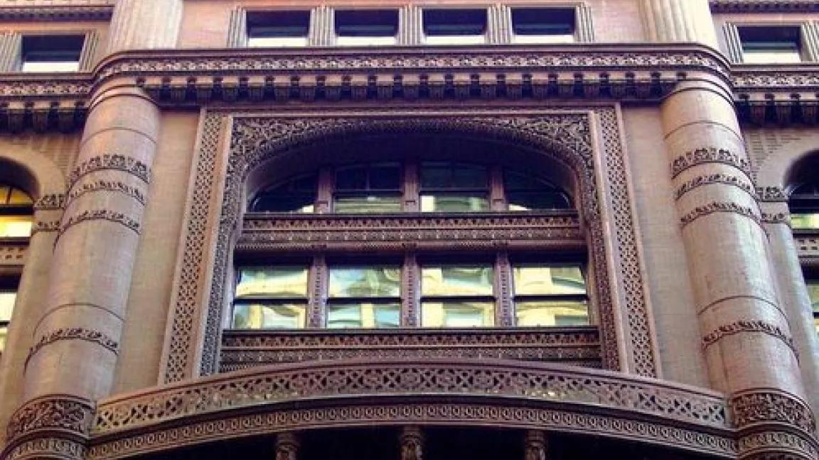 1024px-The_Rookery_209_South_Lasalle_Street_top_detail.jpg