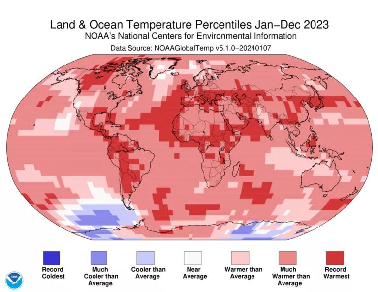 A world map plotted with color blocks depicting percentiles of global average land and ocean temperatures for the full year 2023