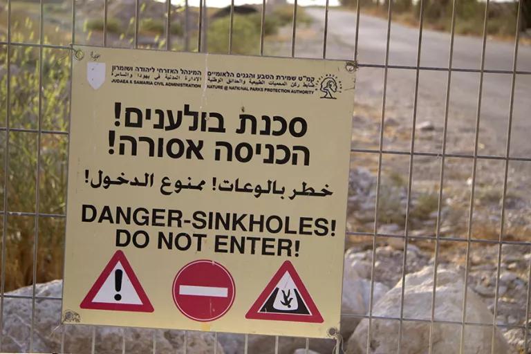Dead Sea sinkhole warning