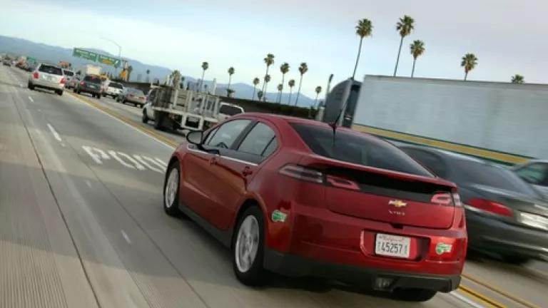 2014-Chevrolet-Volt-008-medium.jpg