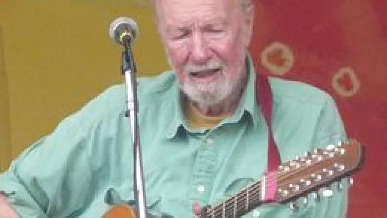 800px-Pete_Seeger11 courtesy wikimedia commons.jpg