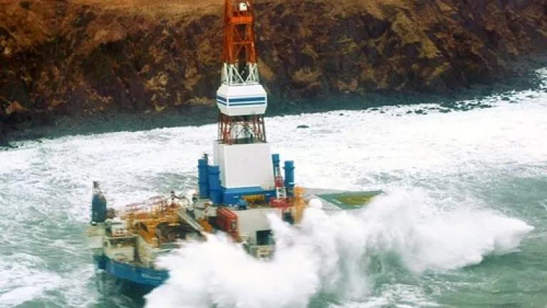 energy-kulluk-oil-rig-runs-aground-alaska-wreck_62757_600x450.jpg