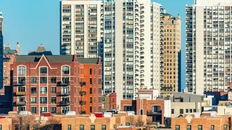 Photo of housing in Chicago (courtesy of iStock)