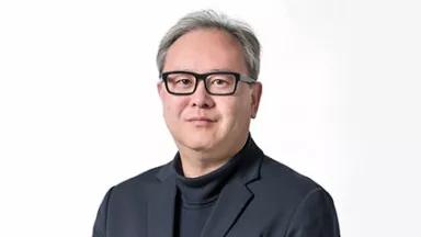 A headshot of Ed Yoon