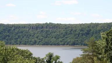The Palisades cliffs as seen from Mount Saint Vincent College / Paulina Muratore