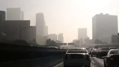 Los Angeles smog_Wikimedia Commons_Aliazimi.jpg