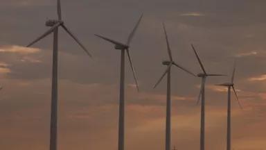 Wind_turbines_in_southern_Colorado.jpg